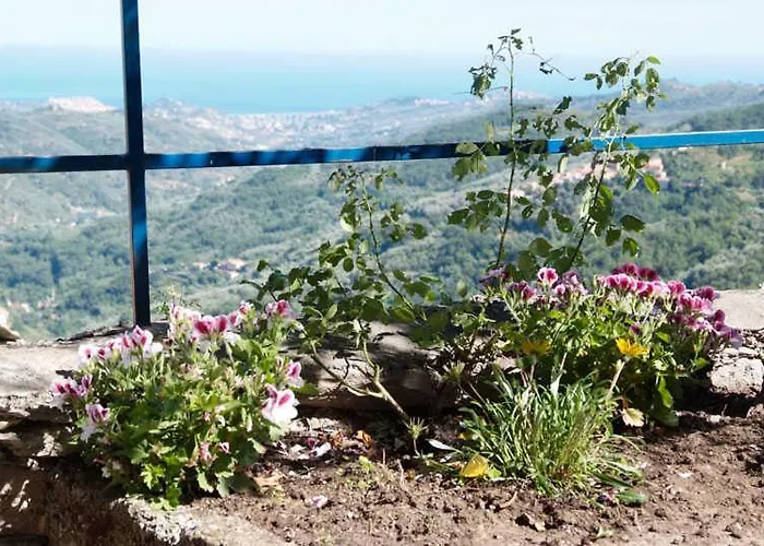 Διαμέρισμα In Imperia Fuer Bis Zu 4 Personen