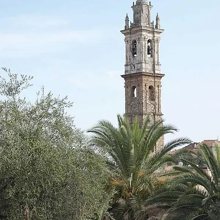 شقة In Imperia Fuer Bis Zu 4 Personen