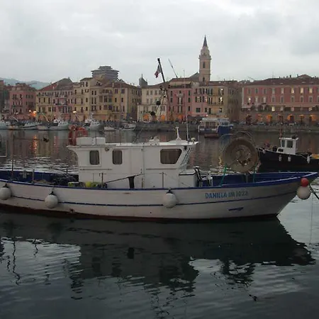 شقة In Imperia Fuer Bis Zu 4 Personen Vasia